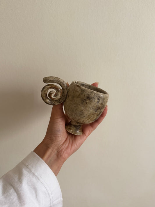 tasse à café spirale coquillage 𖦹