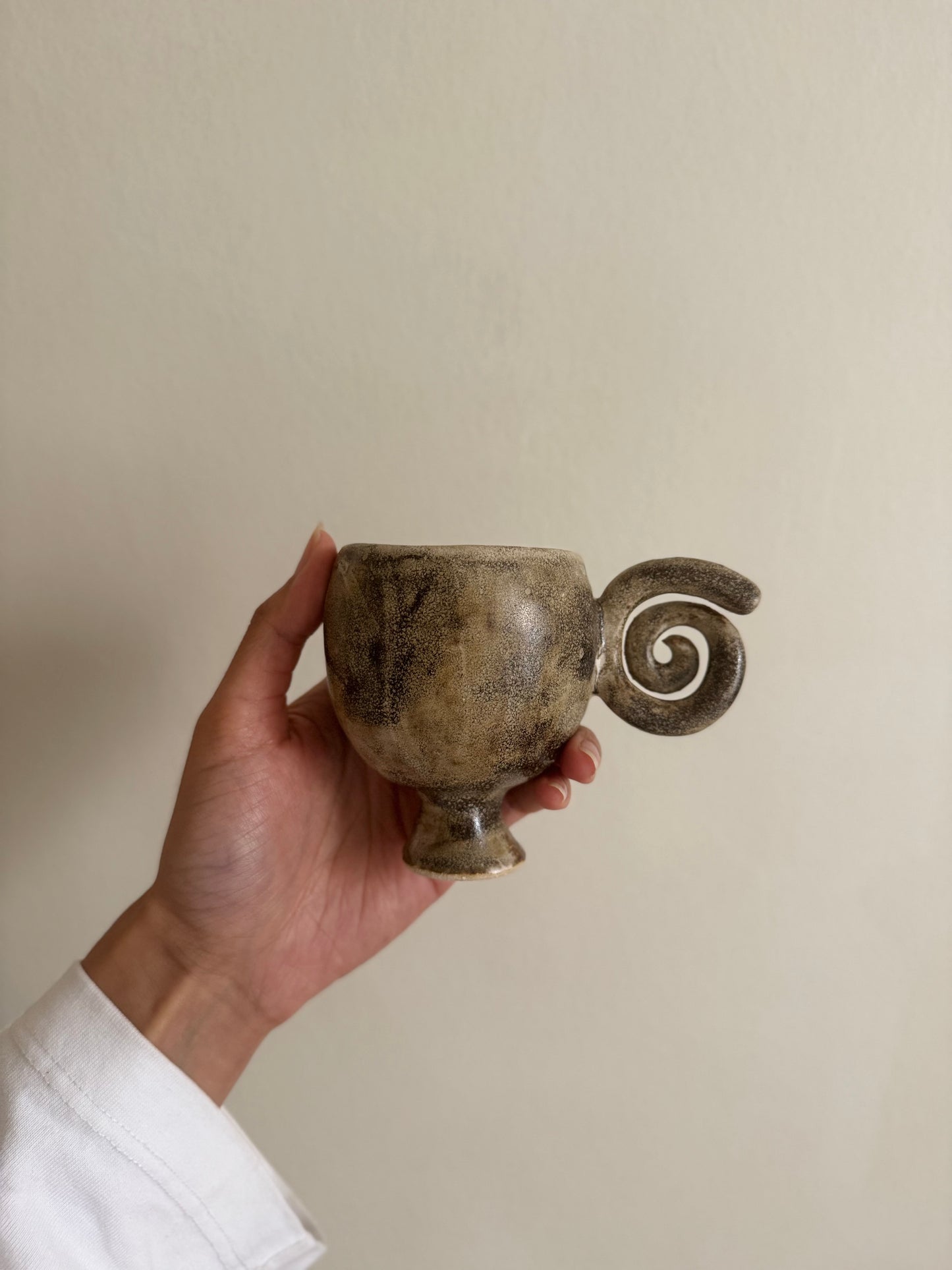 tasse à café spirale coquillage 𖦹