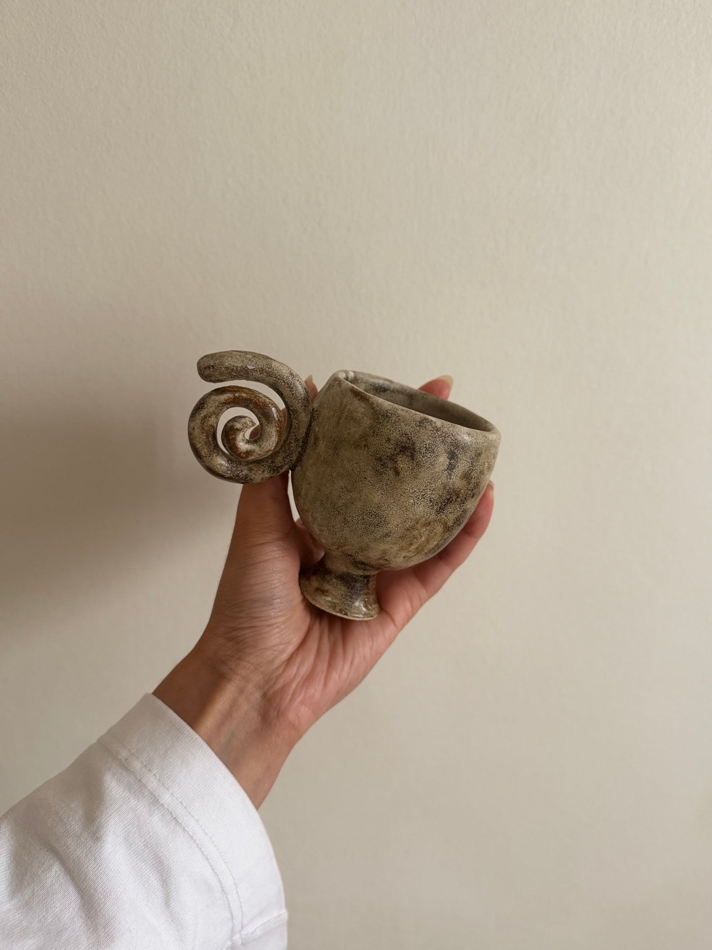 tasse à café spirale coquillage 𖦹