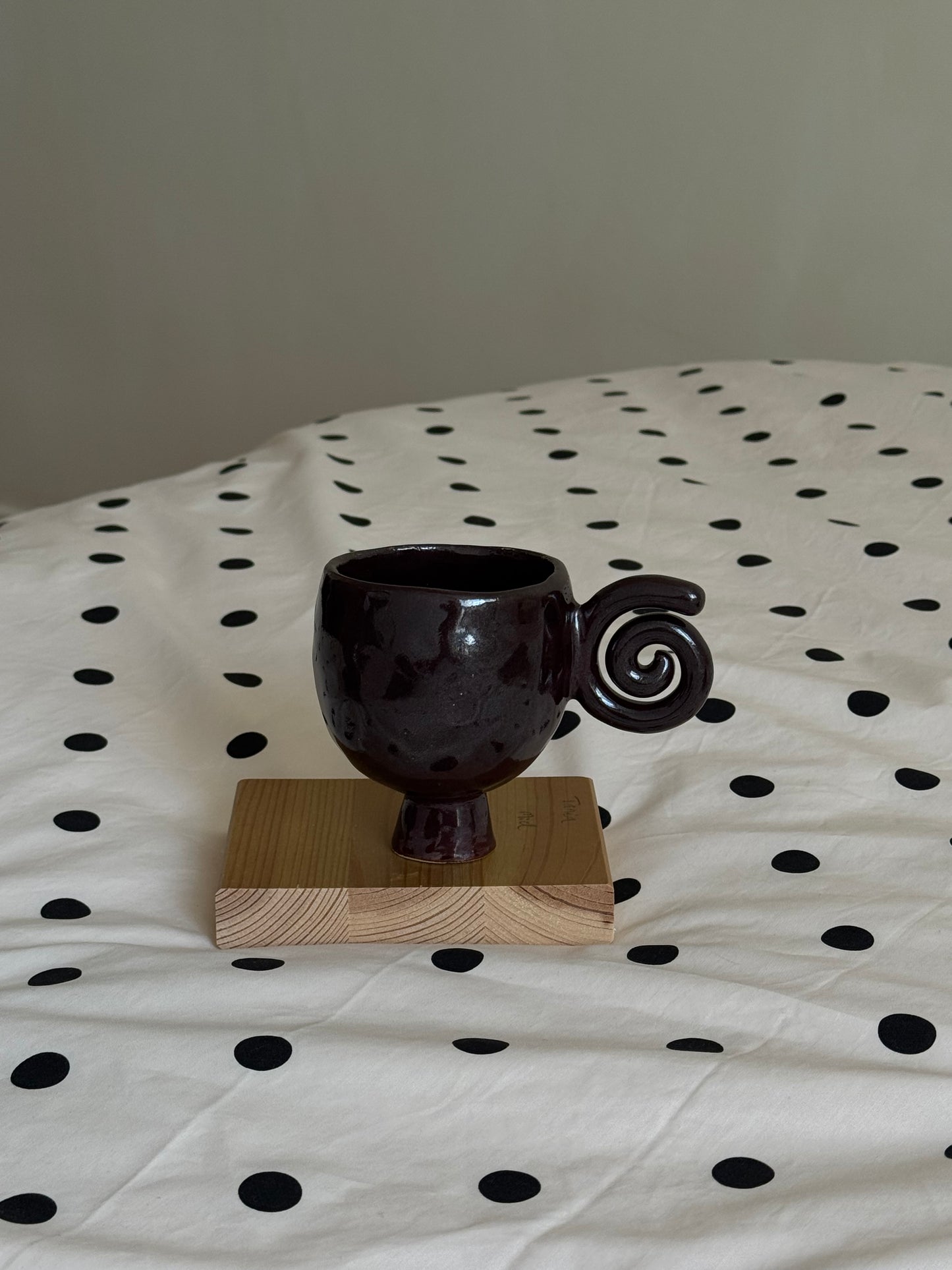 tasse à café spirale prune 𖦹