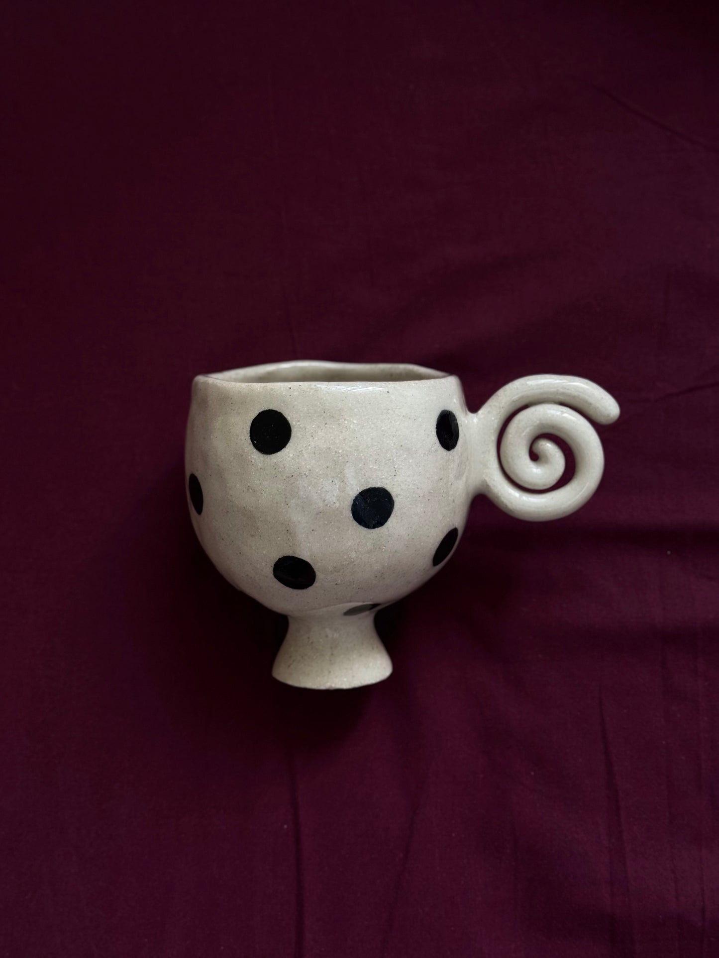 tasse latte spirale polka dots 𖦹