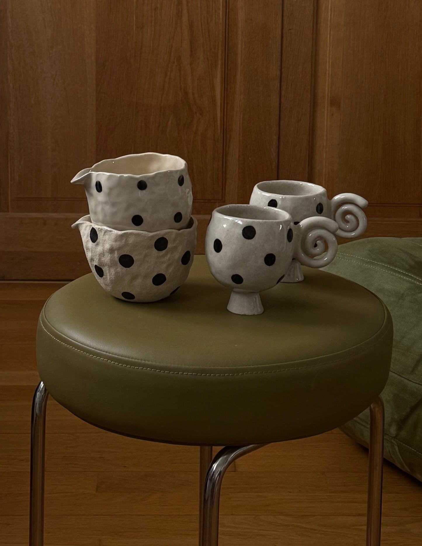 tasse latte spirale polka dots 𖦹
