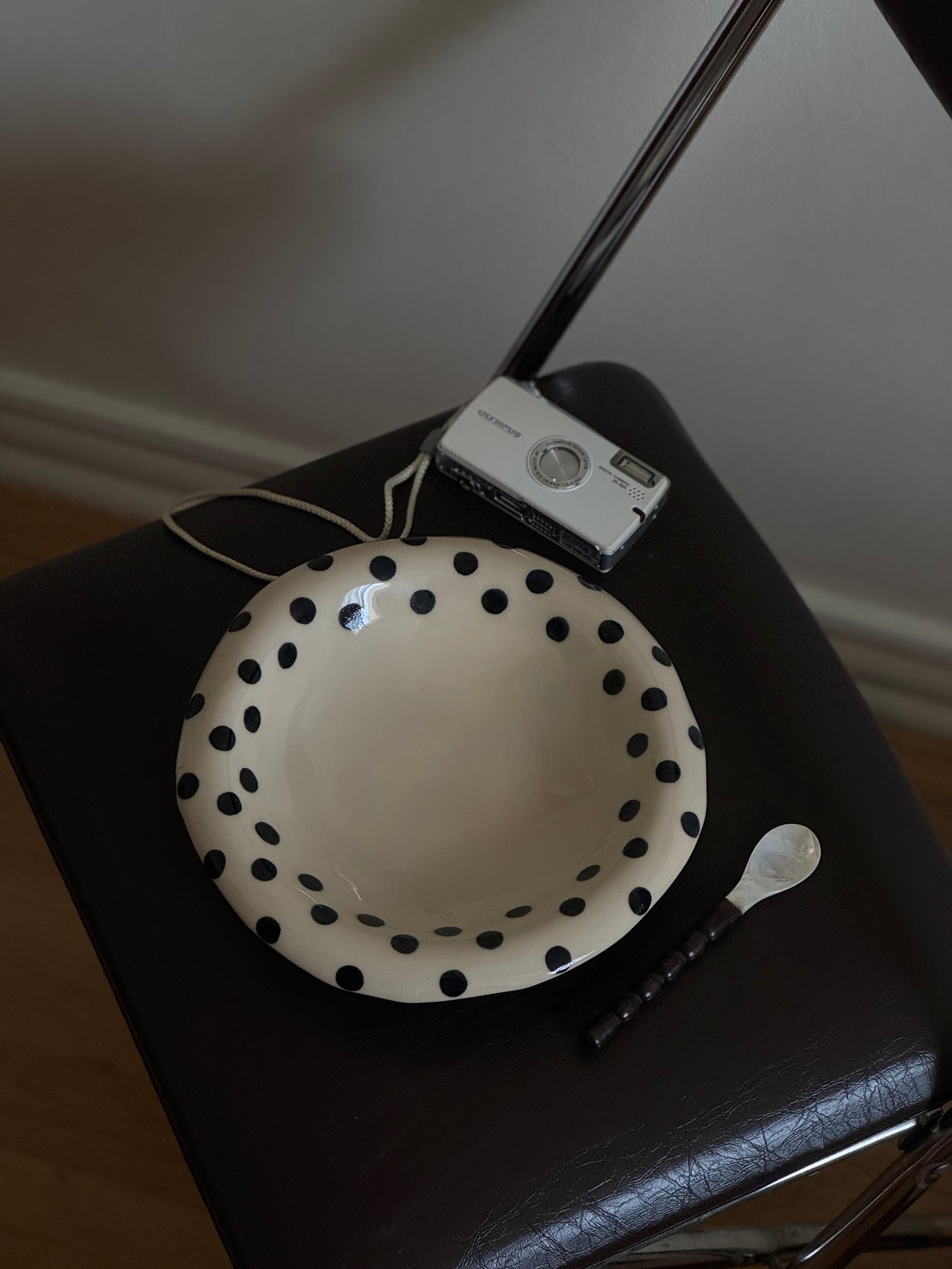 assiette creuse polka dots