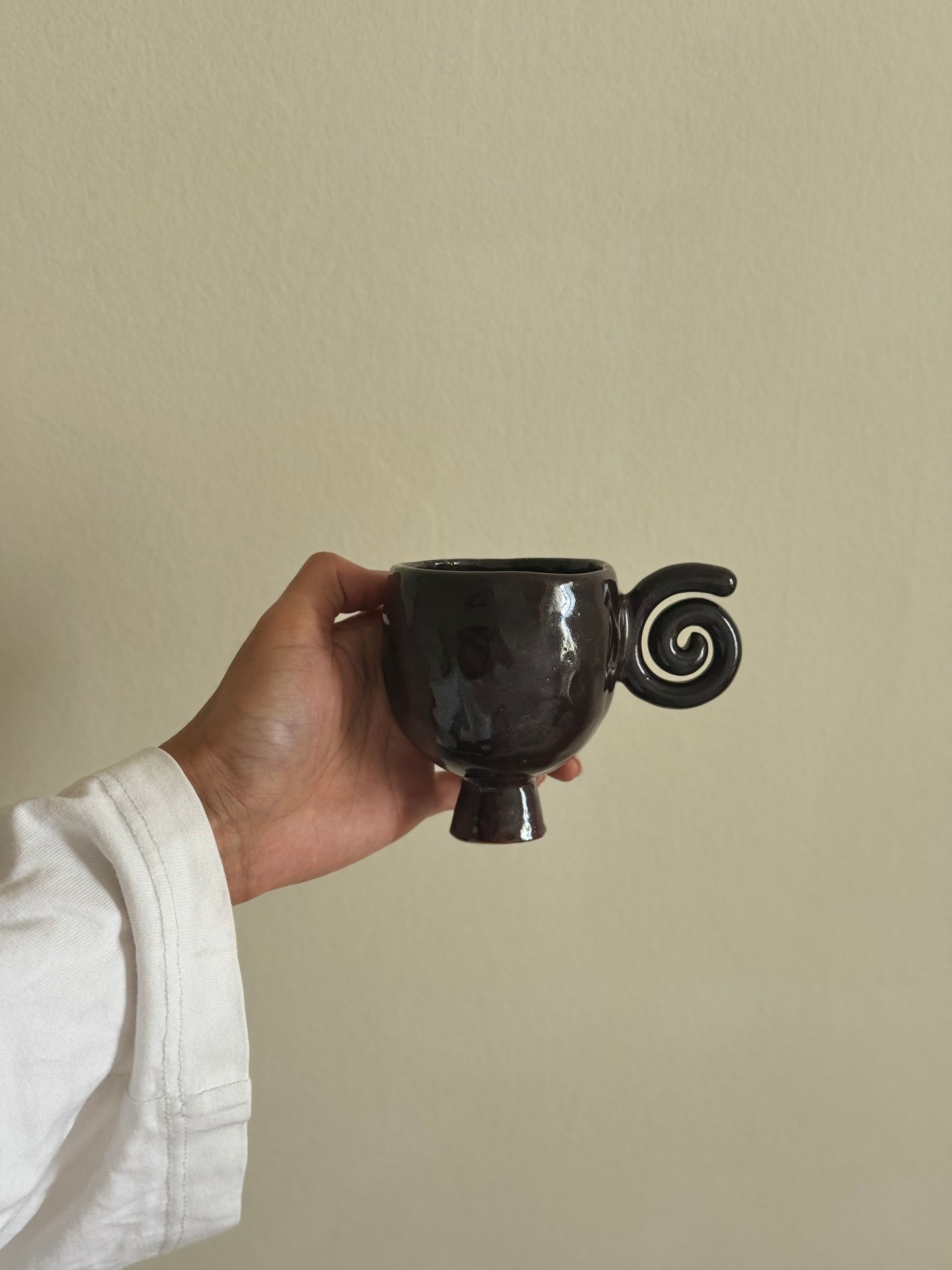 tasse à café spirale prune 𖦹