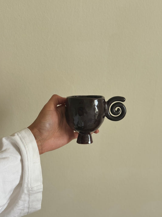 tasse à café spirale prune 𖦹