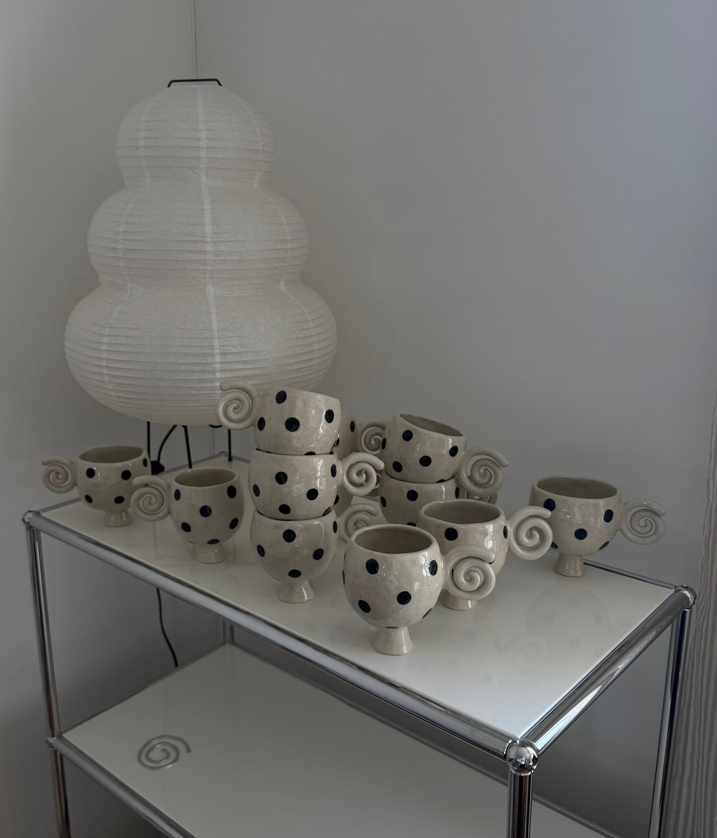 tasse latte spirale polka dots 𖦹